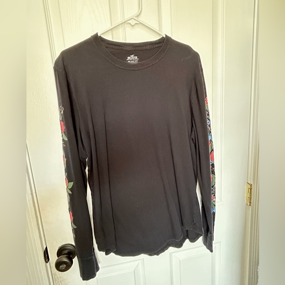 Hollister, Medium, long sleeve crew, floral sleeve print